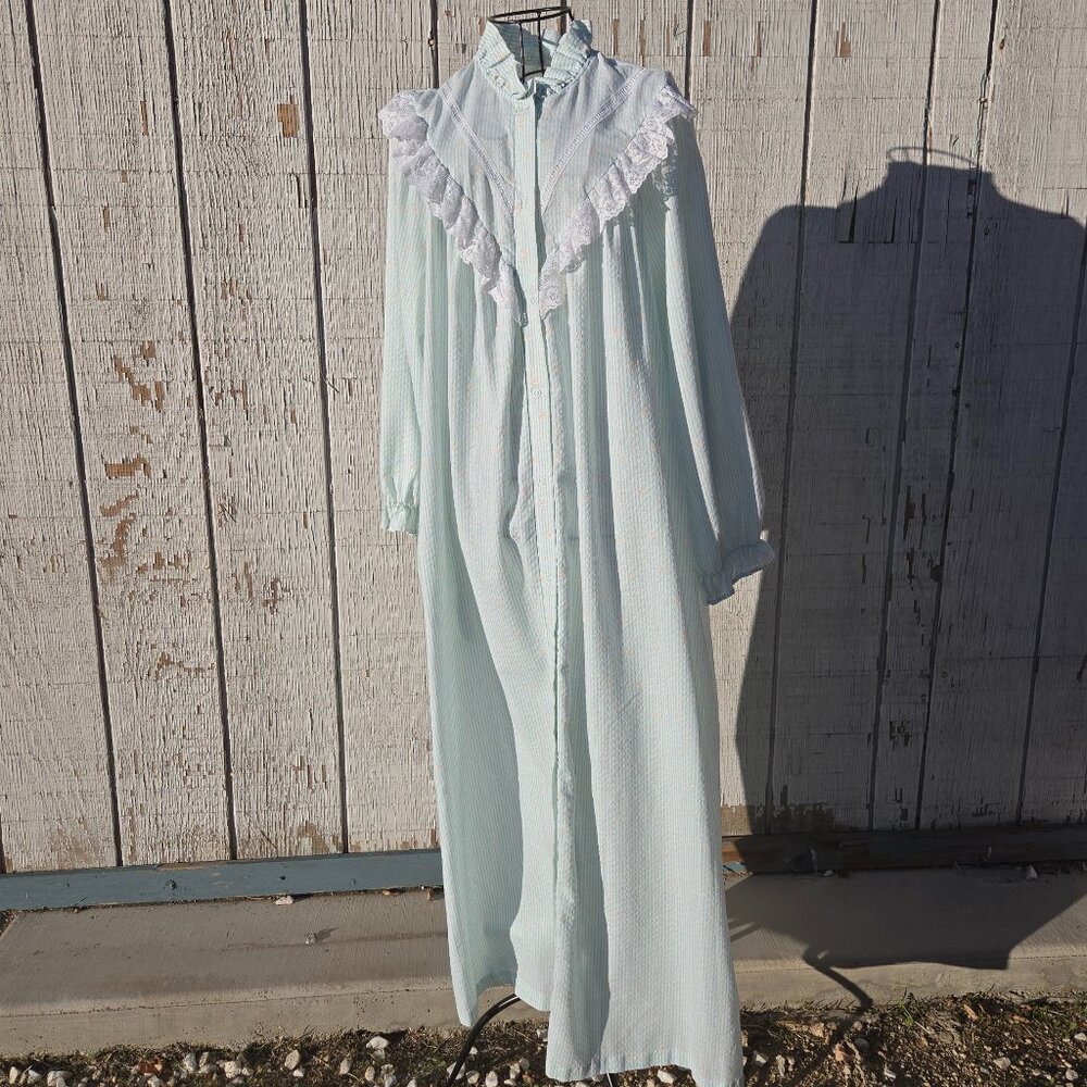 Vintage 80's Ruffles and Lace Lounge Housecoat - Picture 8 of 12